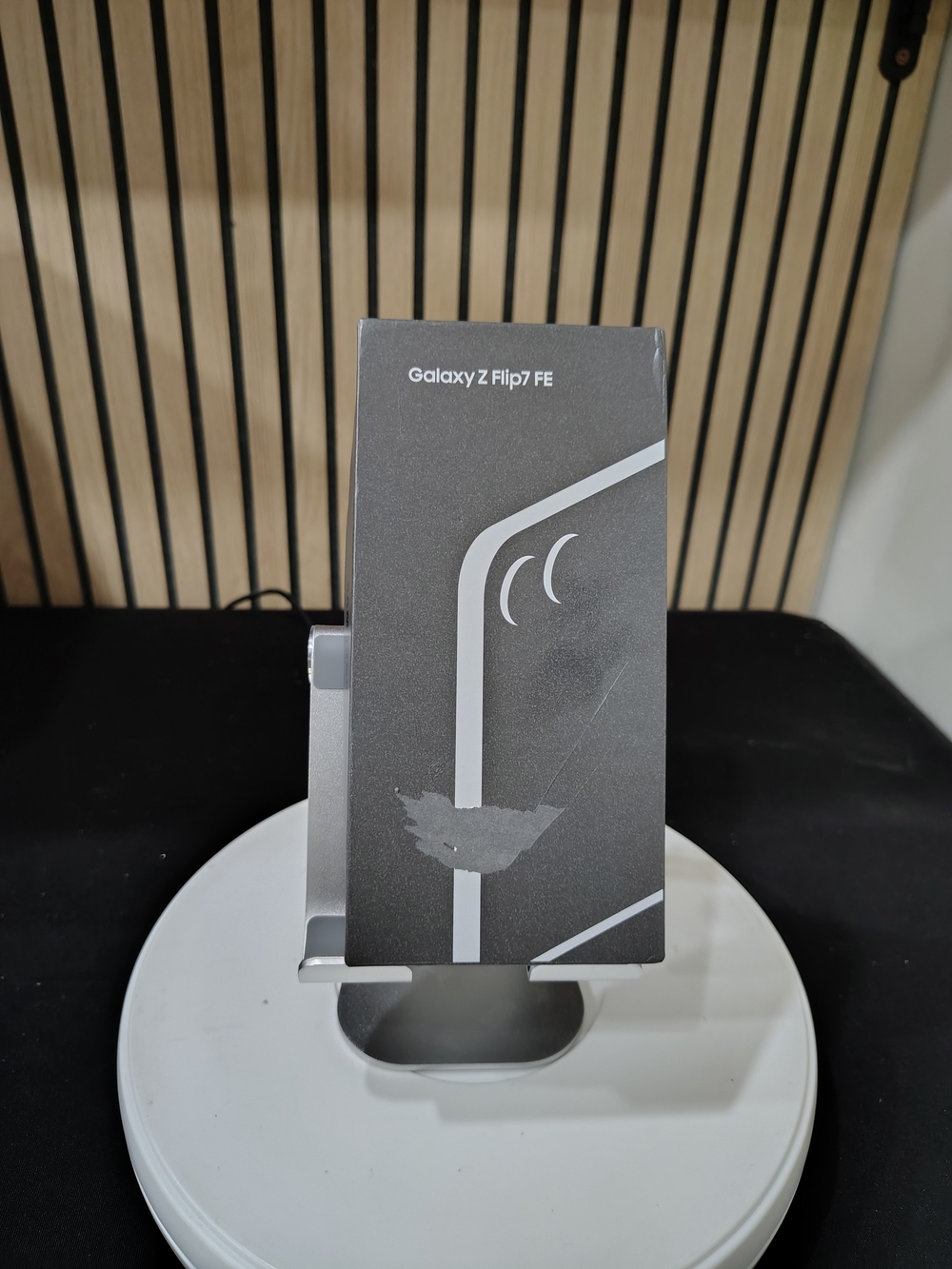 Samsung  Galaxy Z Flip7 FE Brand New Unlocked 256GB